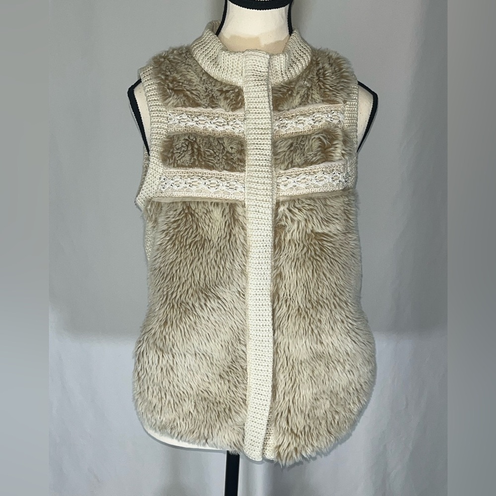 Miss Me Women's Vest Ivory Faux Fur With Rhinestone Studs